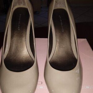 Bandilino Nude1/2" Platfom 4" Stilletto Patent Leather Heels Size 9 Worn Once